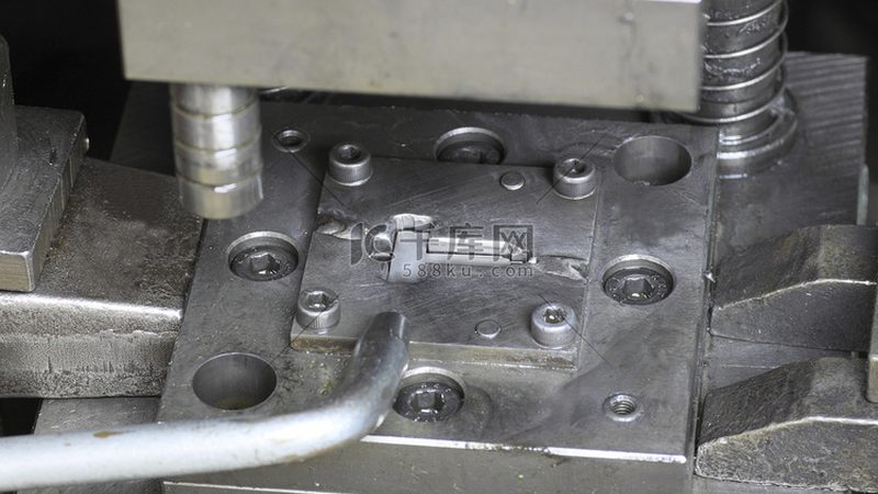 宁波压铸模具型号分类详解：解析各类模具的适用场景与工艺特点