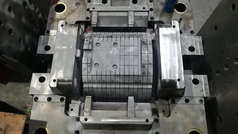 义乌吹塑模具批发市场：揭秘吹塑模具的选型与工艺