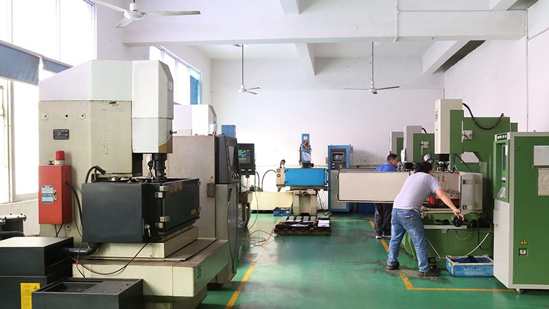 注塑模具定制：揭秘常见问题与误区